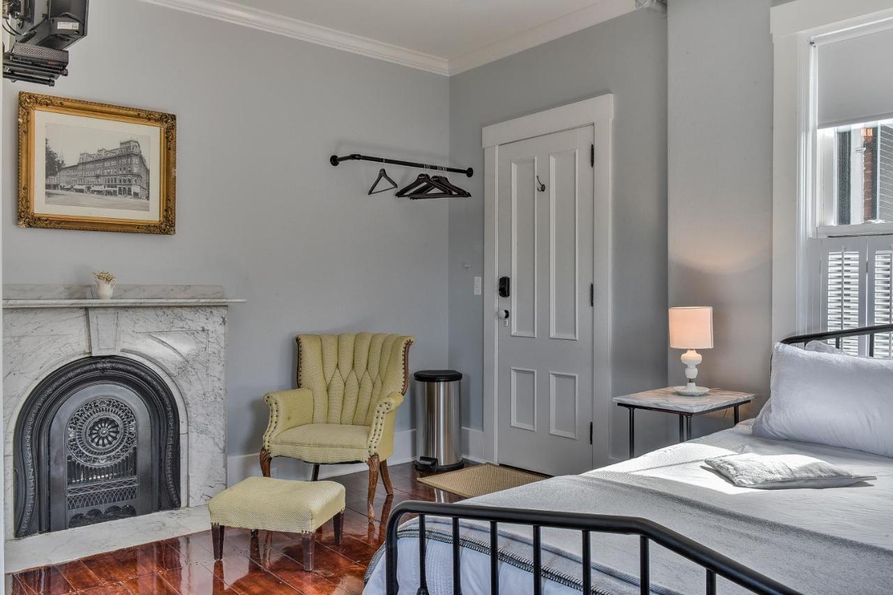 The Burrell House Hotell Keene Exteriör bild