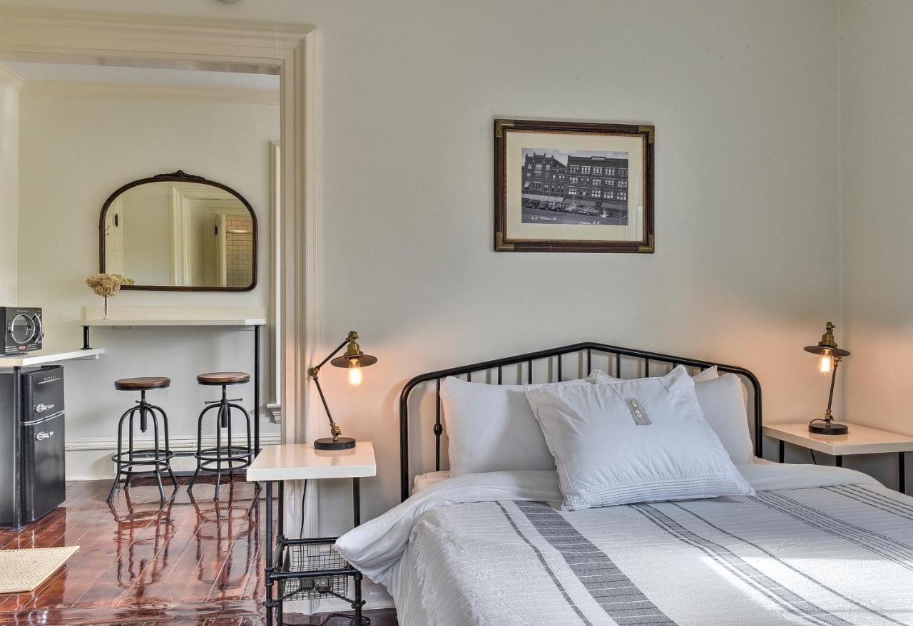 The Burrell House Hotell Keene Exteriör bild